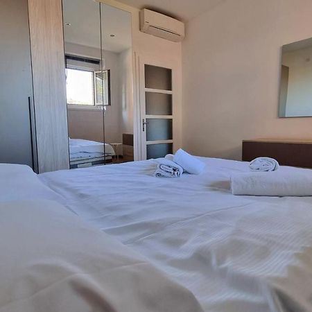 Crispi 85 - Air Conditioner - Teatro Rossetti Apartment Триест Екстериор снимка