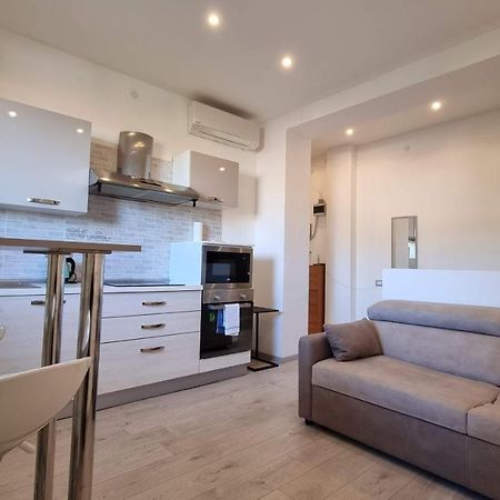 Crispi 85 - Air Conditioner - Teatro Rossetti Apartment Триест Екстериор снимка
