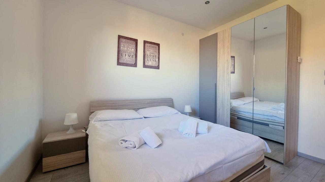 Crispi 85 - Air Conditioner - Teatro Rossetti Apartment Триест Екстериор снимка