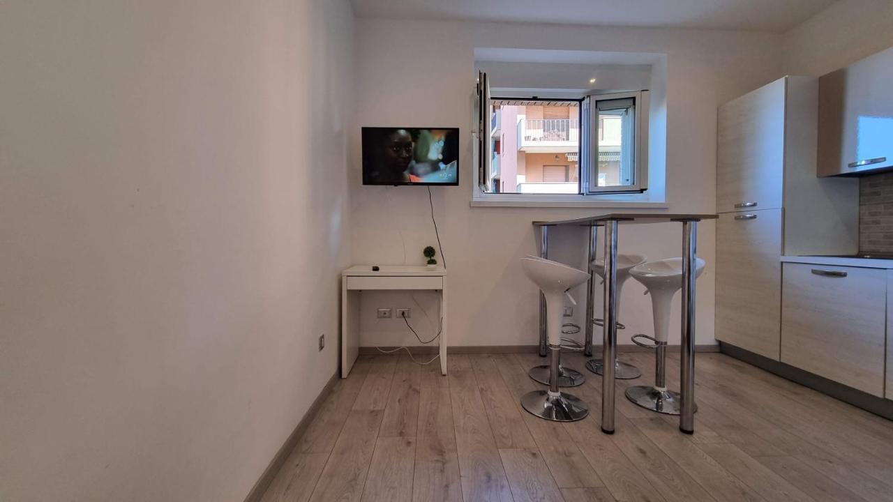 Crispi 85 - Air Conditioner - Teatro Rossetti Apartment Триест Екстериор снимка