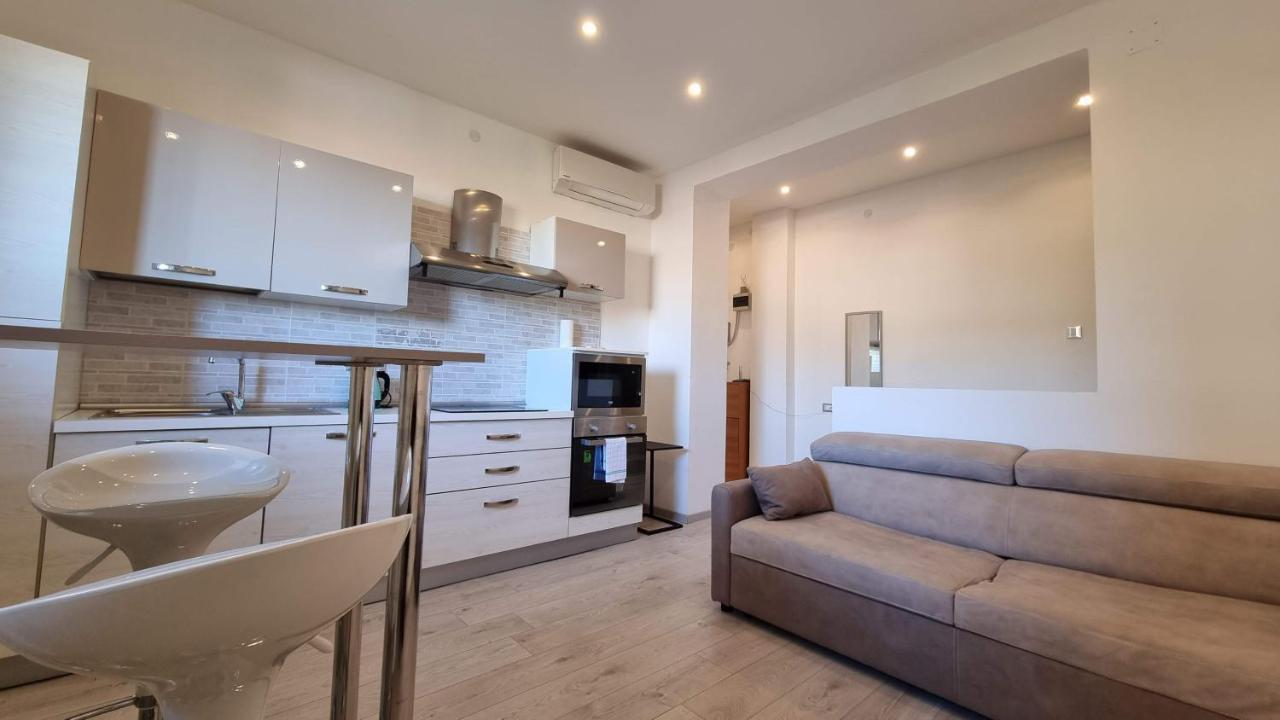 Crispi 85 - Air Conditioner - Teatro Rossetti Apartment Триест Екстериор снимка